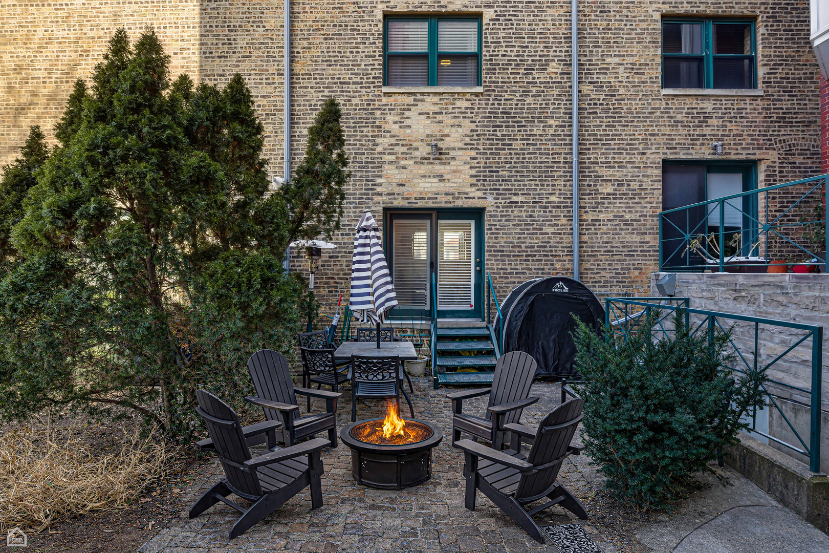 3057 N Clifton Avenue Unit: 2