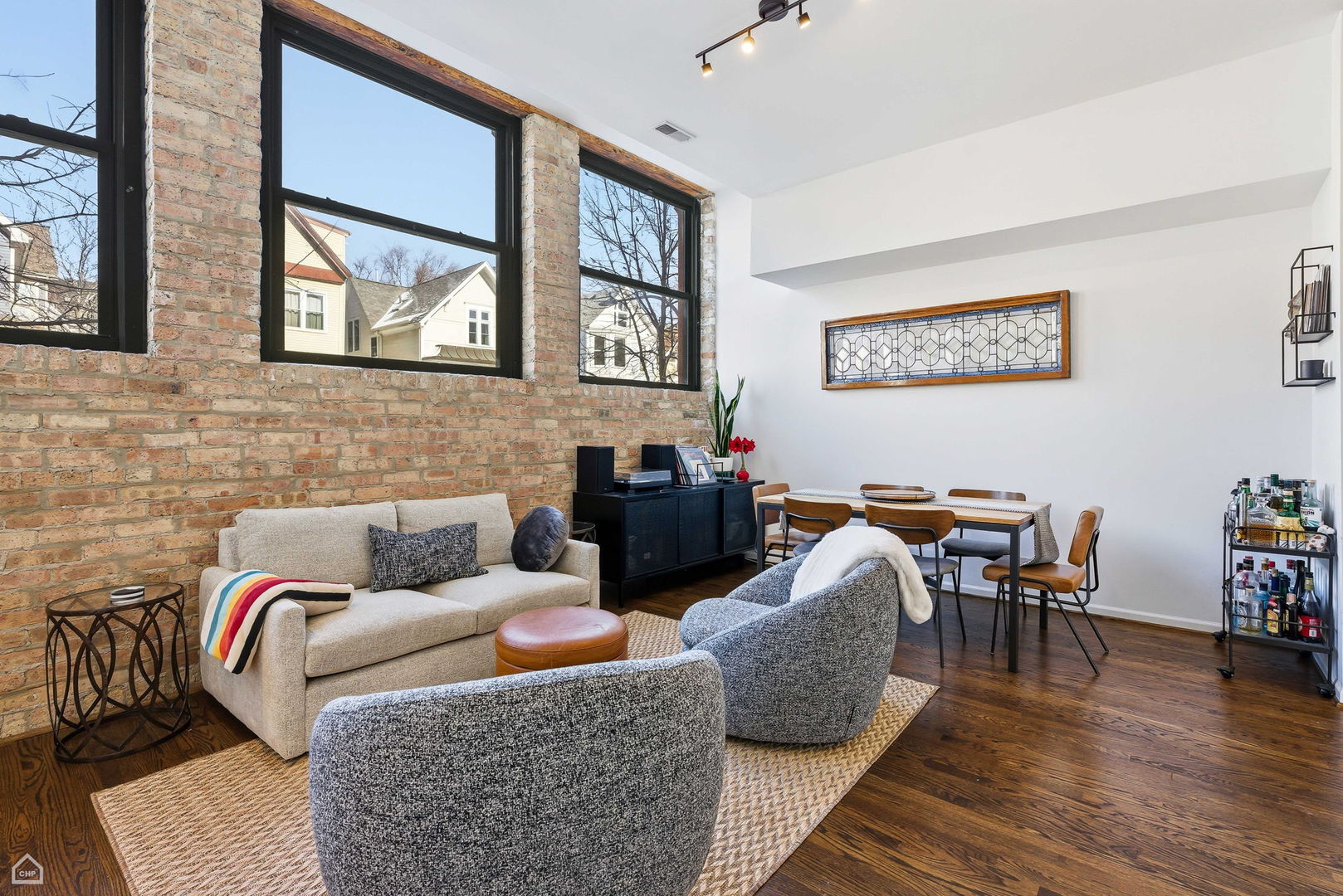 3057 N Clifton Avenue Unit: 2