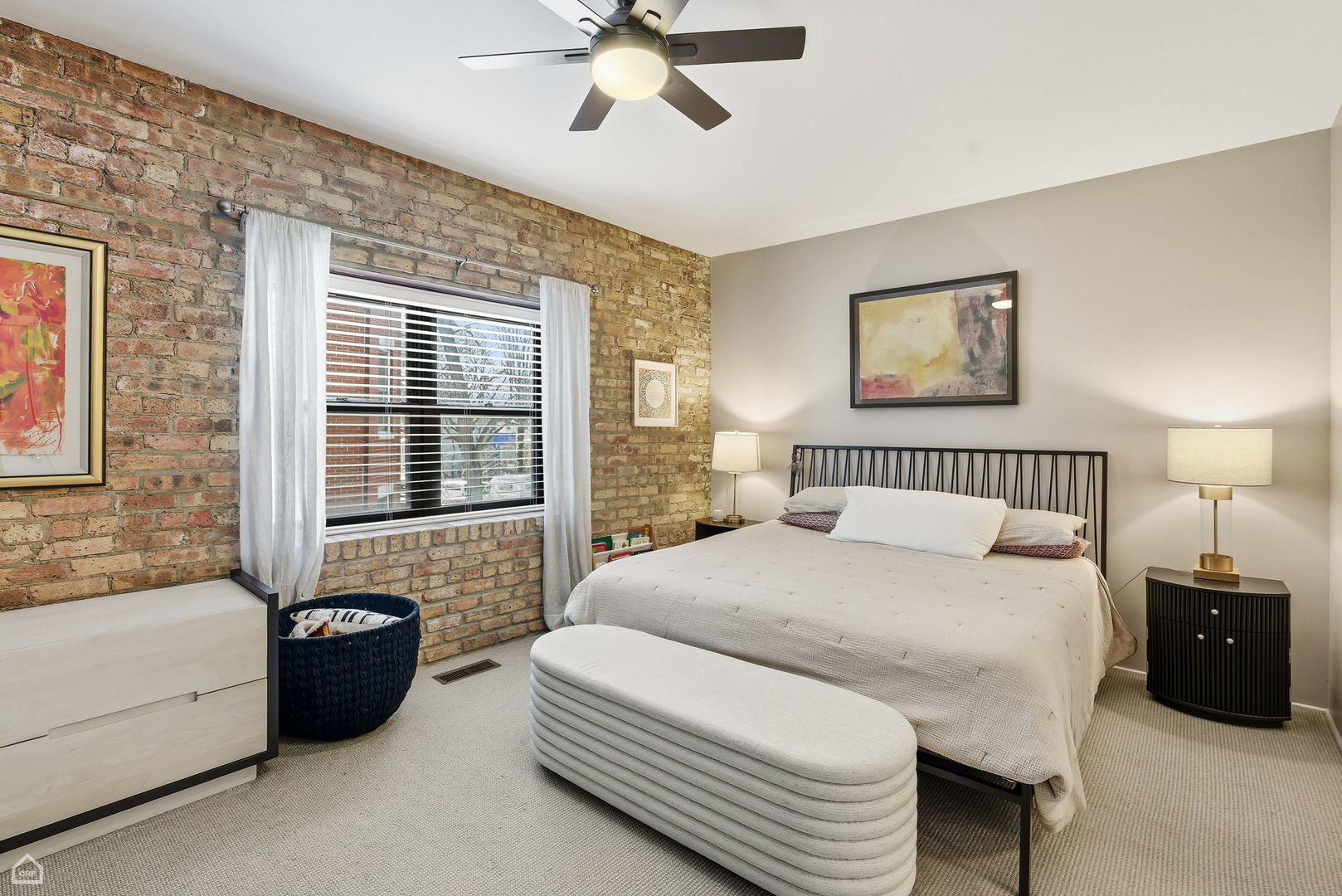 3057 N Clifton Avenue Unit: 2