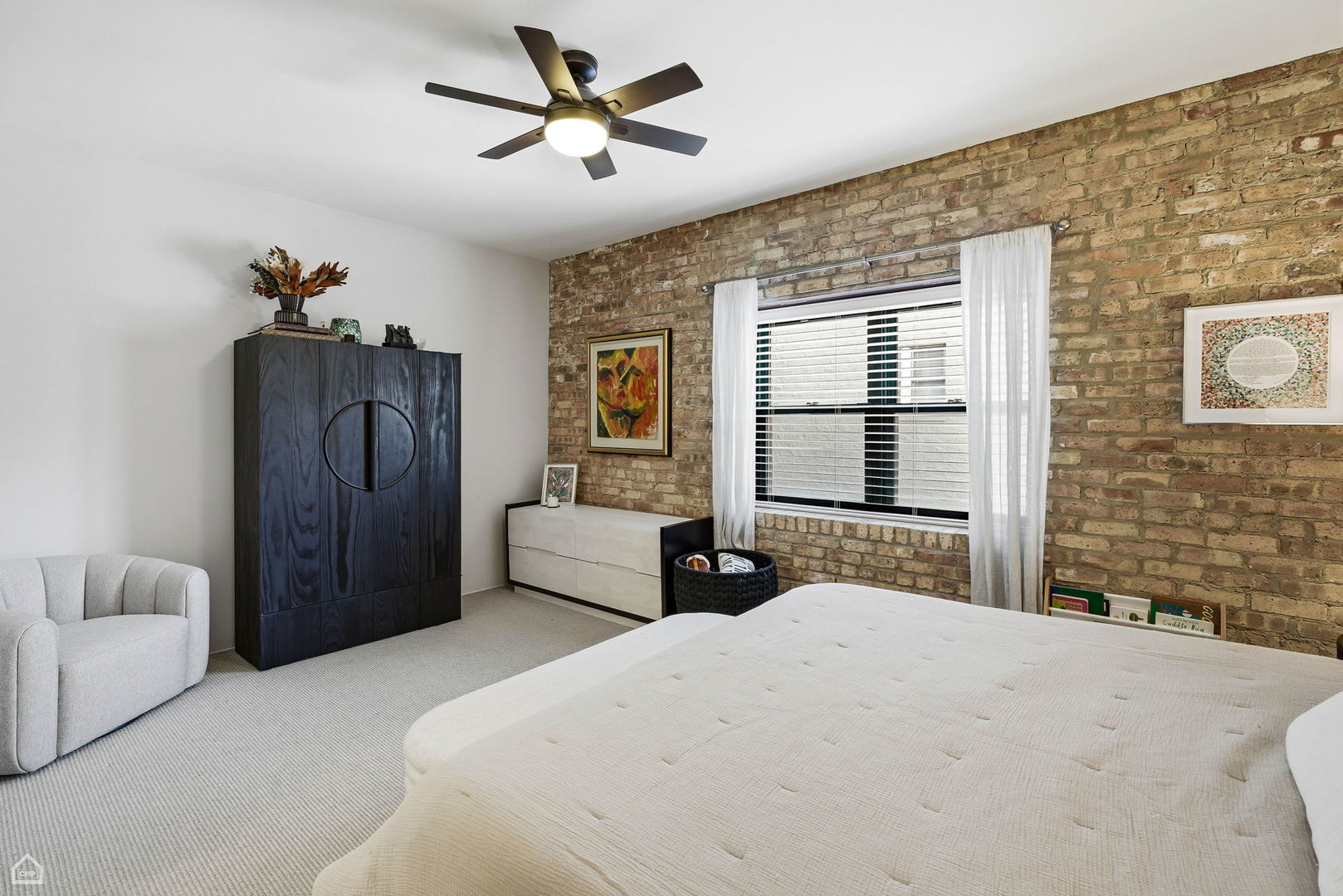 3057 N Clifton Avenue Unit: 2