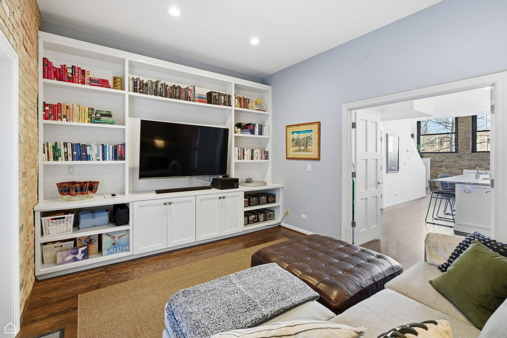 3057 N Clifton Avenue Unit: 2