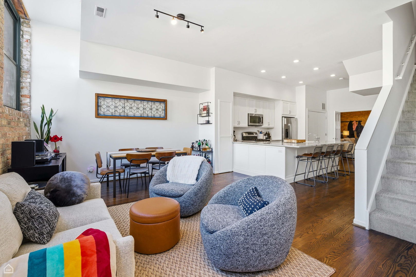 3057 N Clifton Avenue Unit: 2