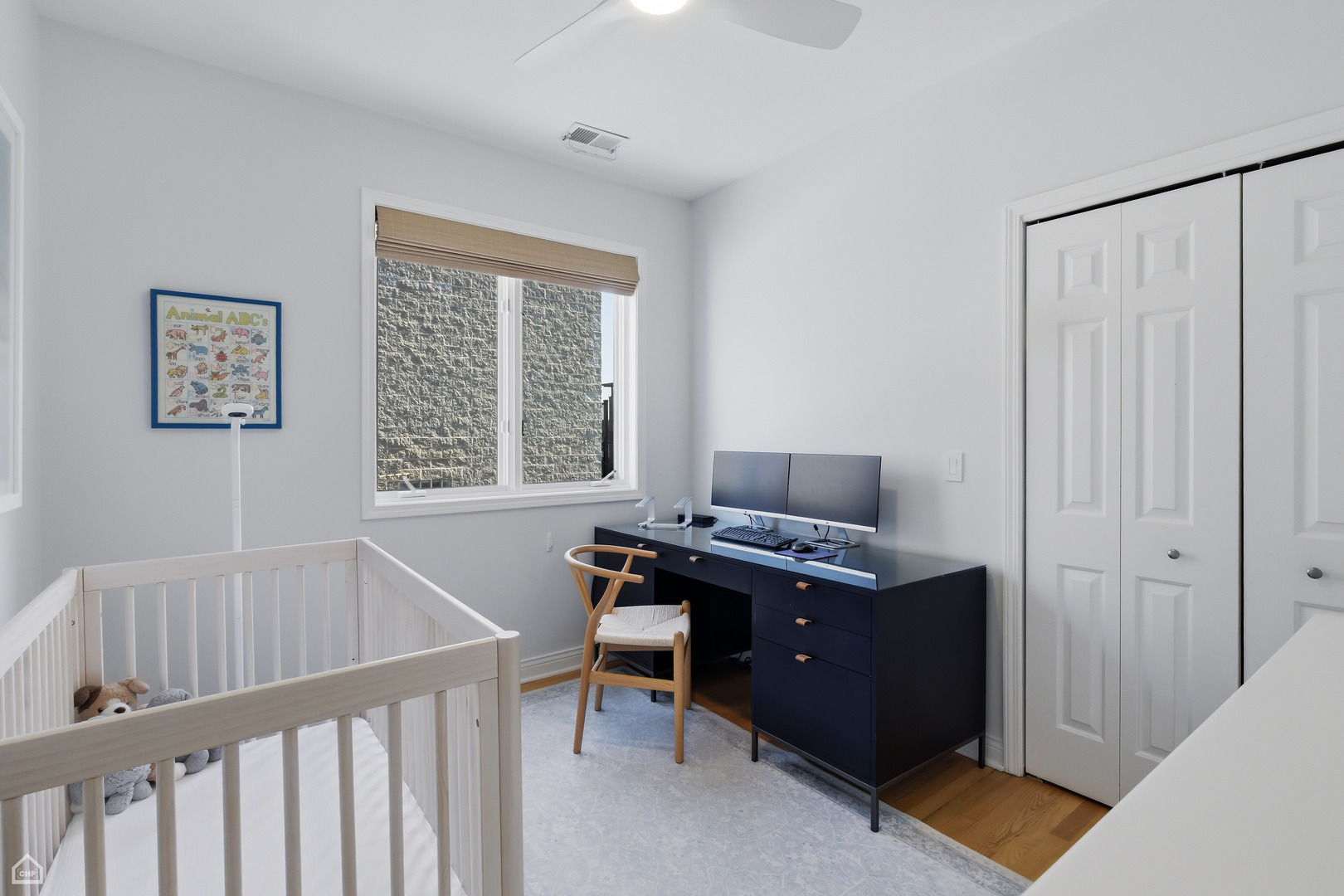 923 W ALTGELD Street Unit: 4