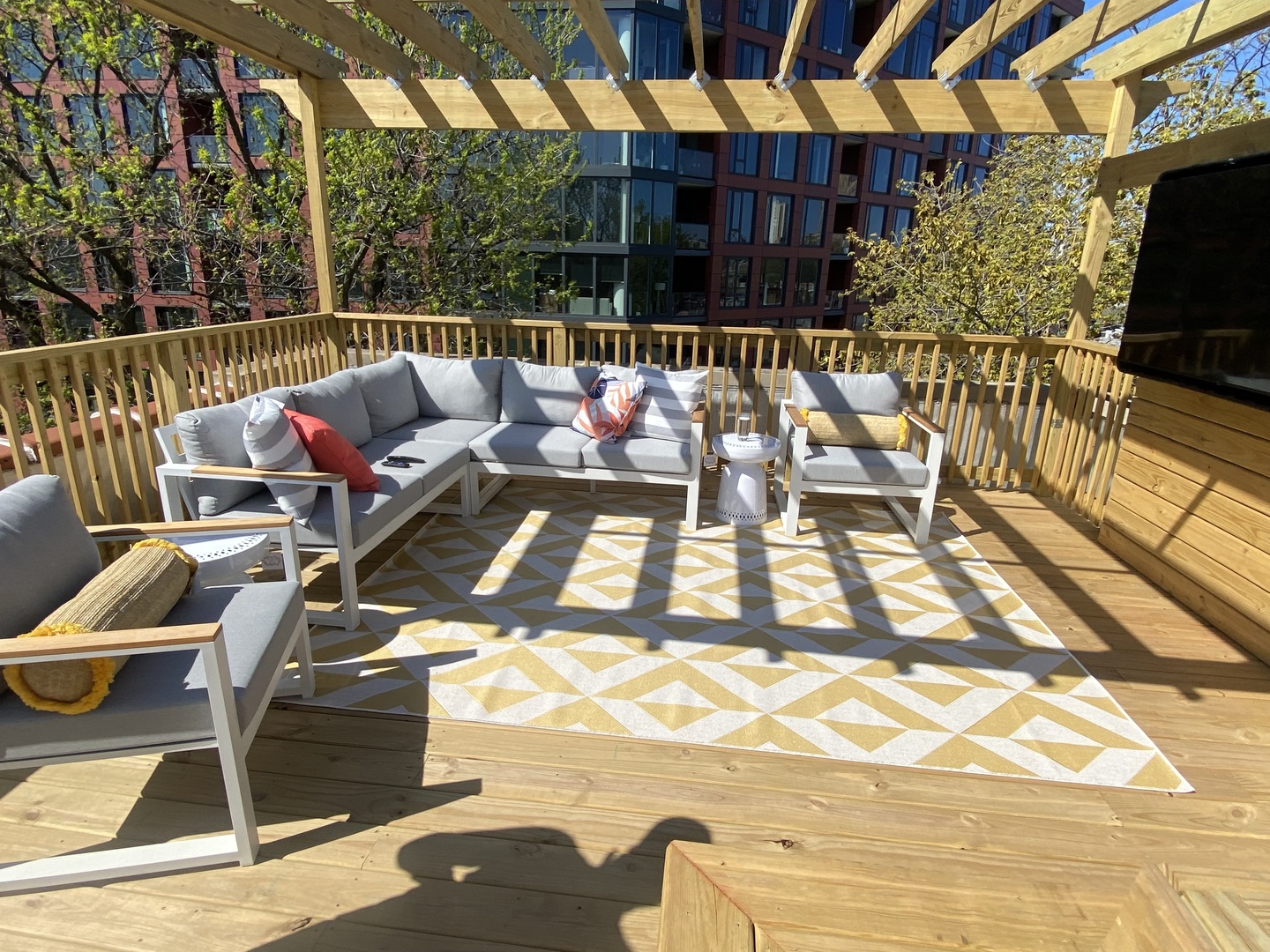 923 W ALTGELD Street Unit: 4