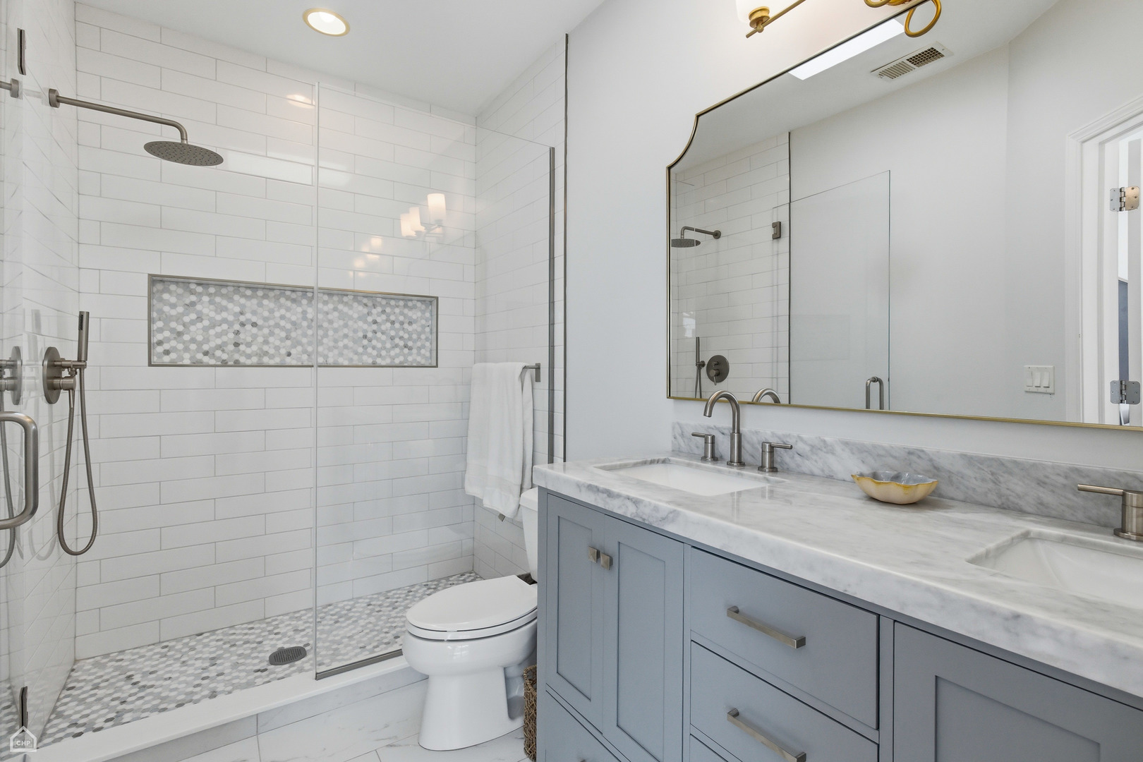 923 W ALTGELD Street Unit: 4