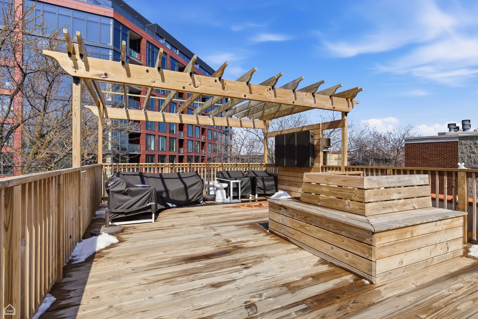 923 W ALTGELD Street Unit: 4