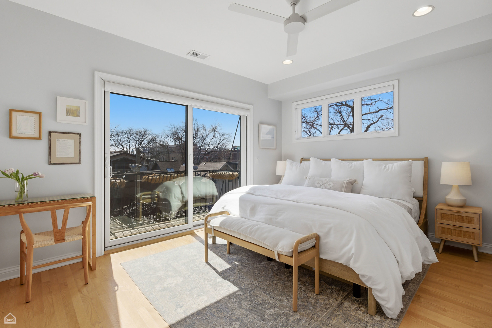 923 W ALTGELD Street Unit: 4