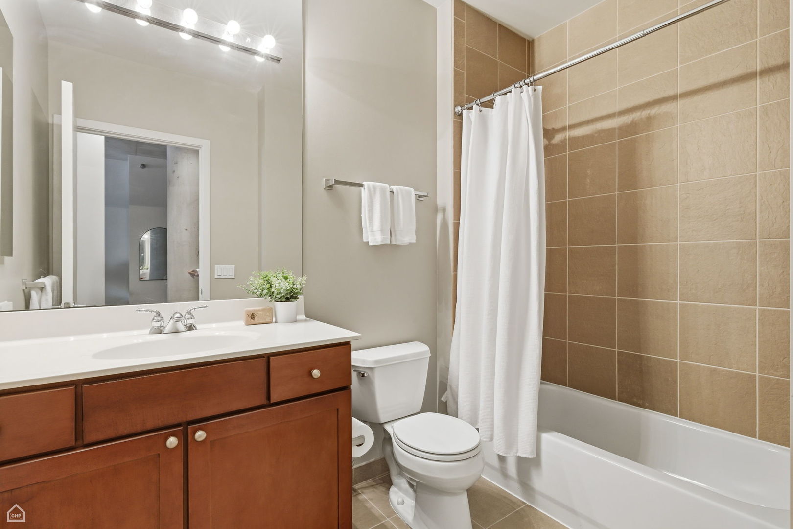 720 N Larrabee Street Unit: 1206