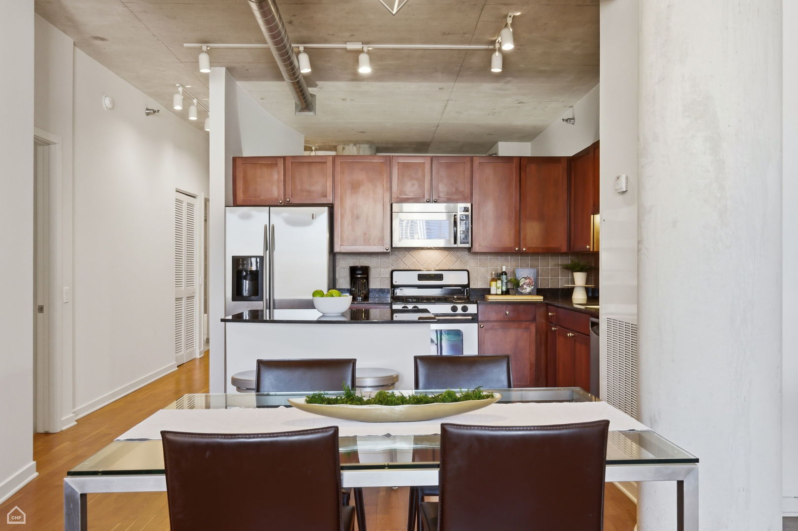 720 N Larrabee Street Unit: 1206