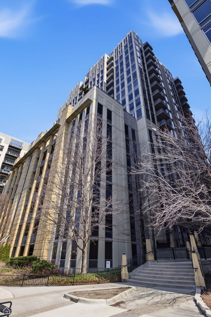 720 N Larrabee Street Unit: 1206