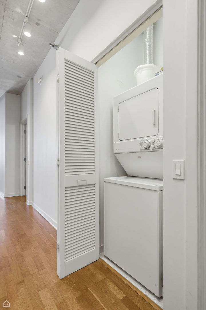 720 N Larrabee Street Unit: 1206