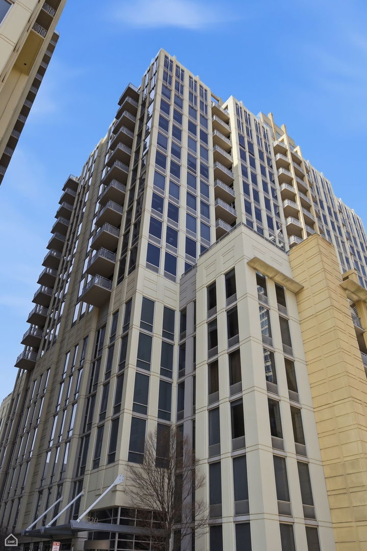 720 N Larrabee Street Unit: 1206