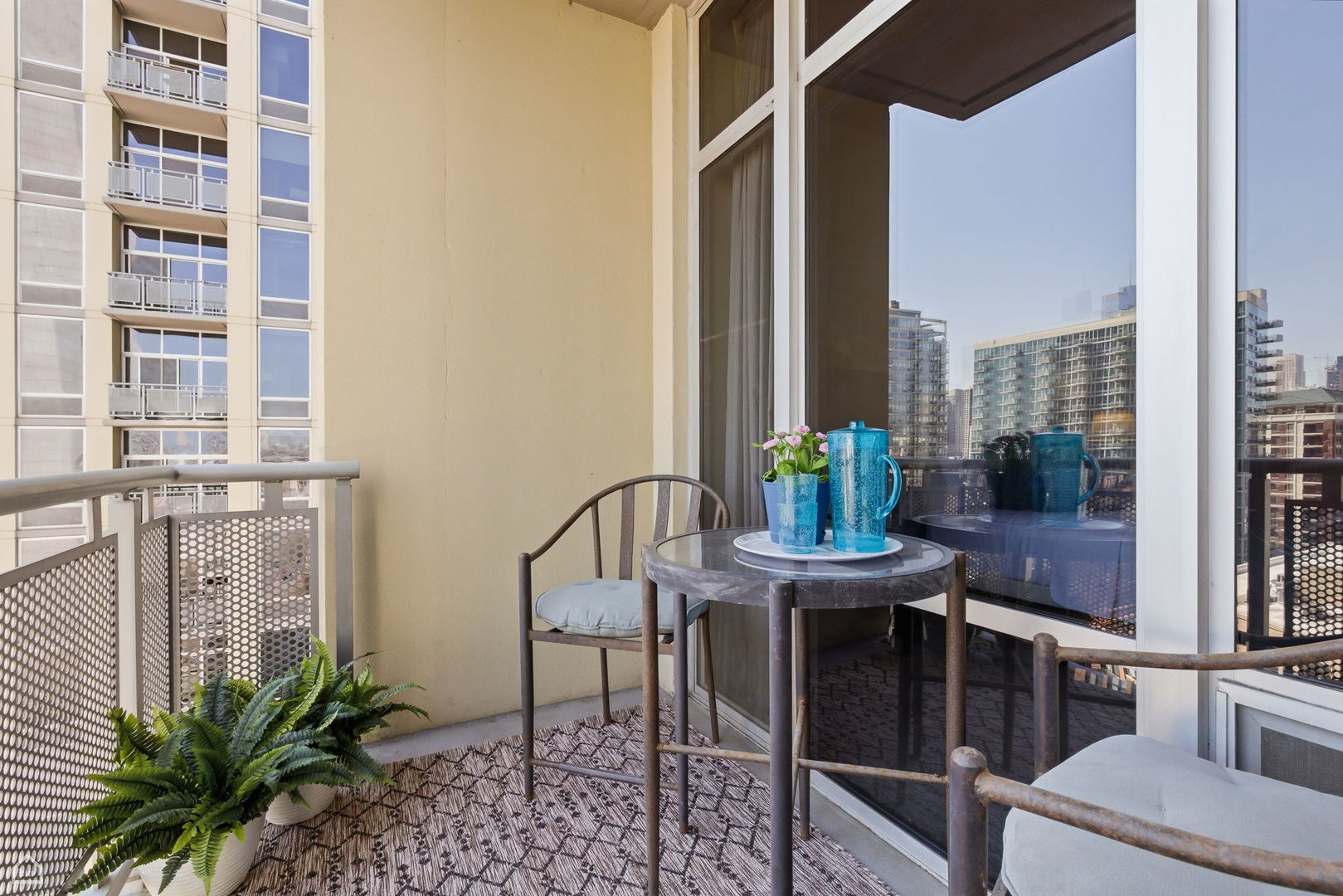720 N Larrabee Street Unit: 1206