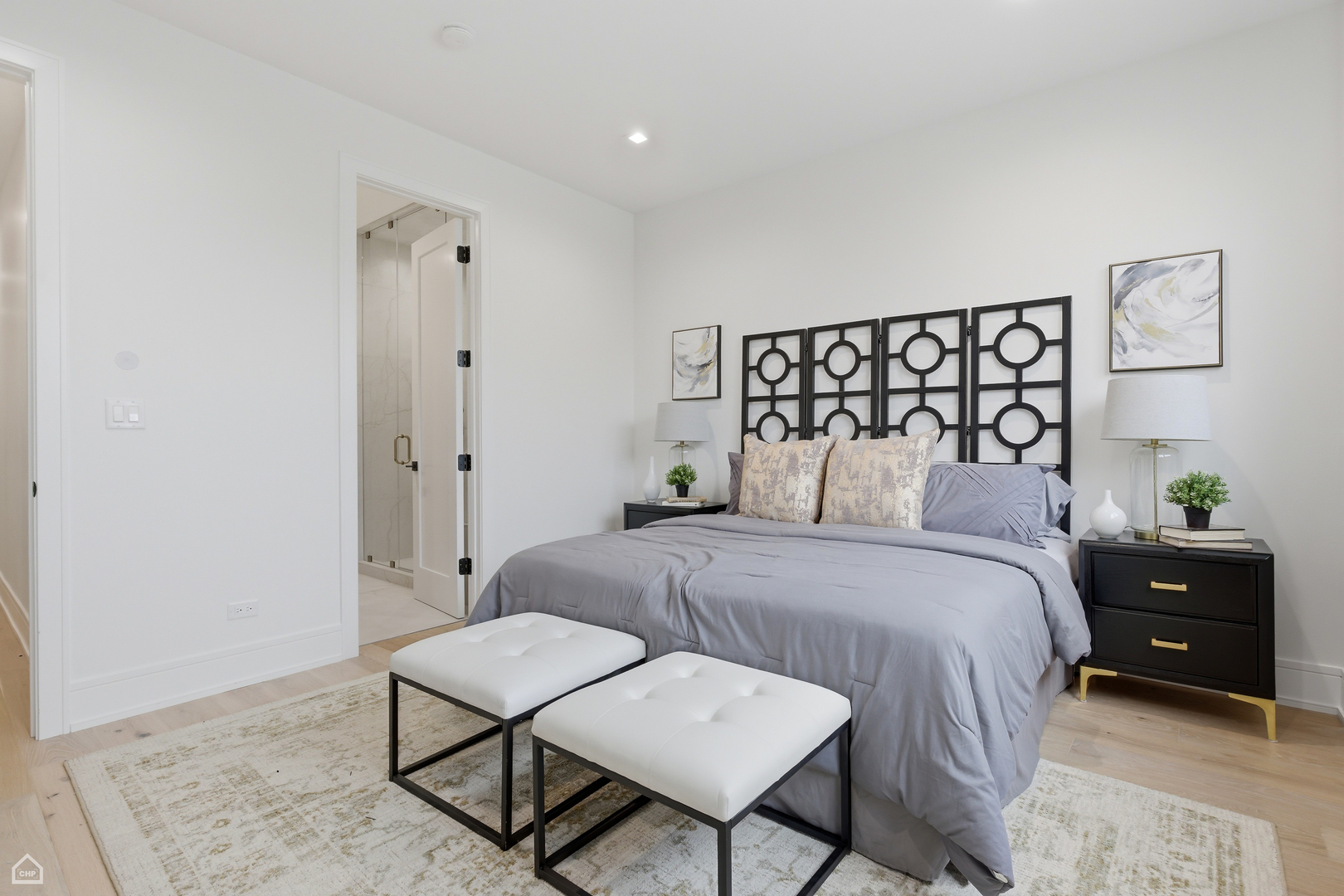 2156 N CLAREMONT Street