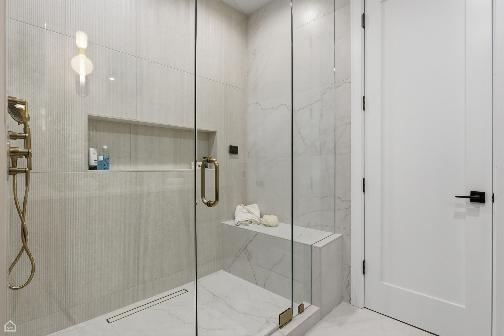 2156 N CLAREMONT Street