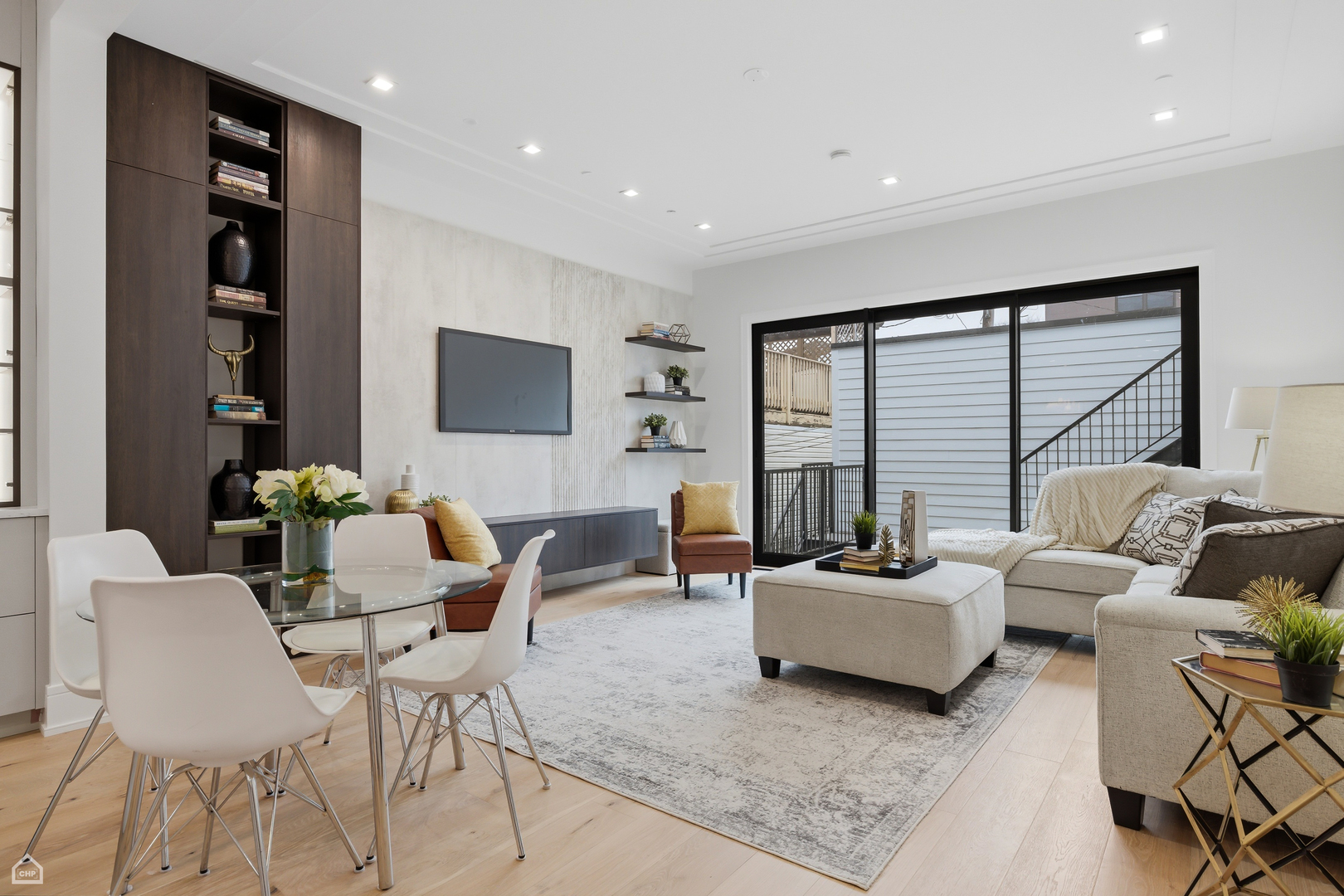 2156 N CLAREMONT Street