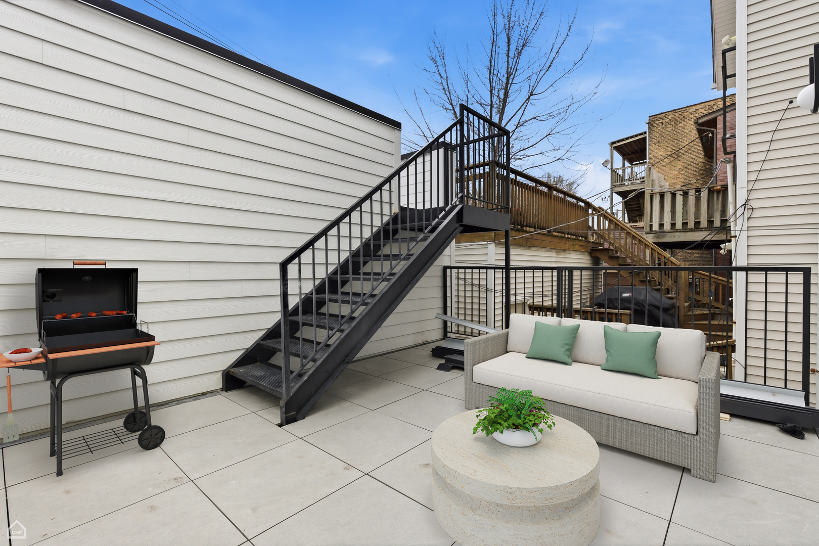 2156 N CLAREMONT Street