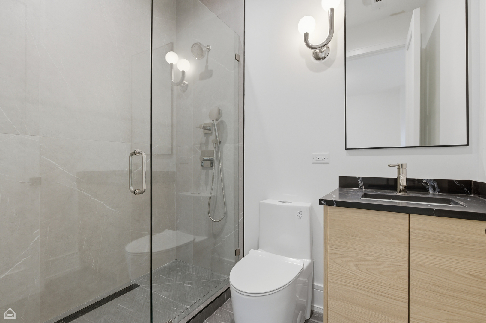 2156 N CLAREMONT Street