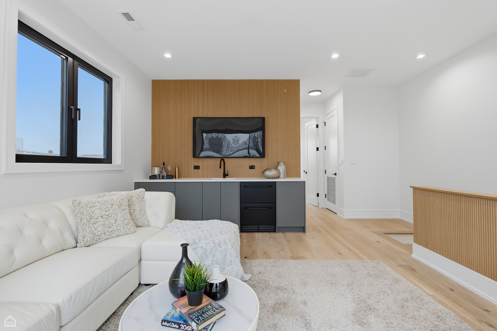 2156 N CLAREMONT Street