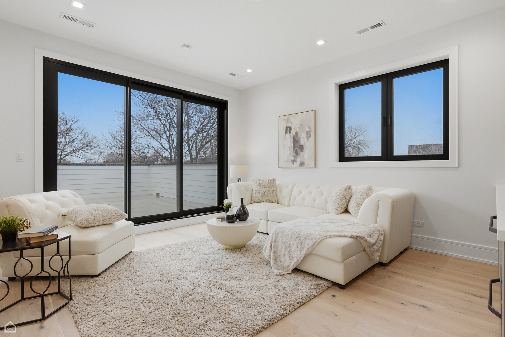 2156 N CLAREMONT Street