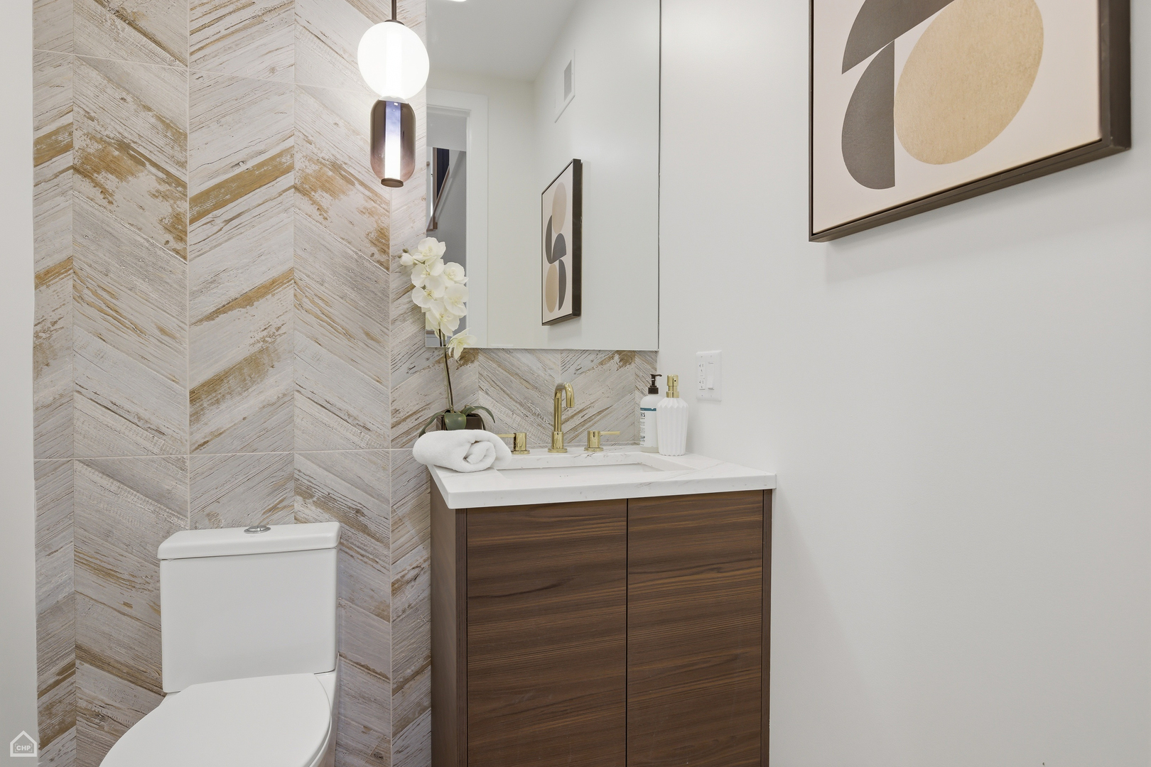 2156 N CLAREMONT Street