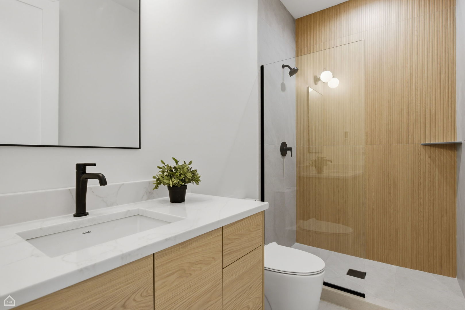 2156 N CLAREMONT Street