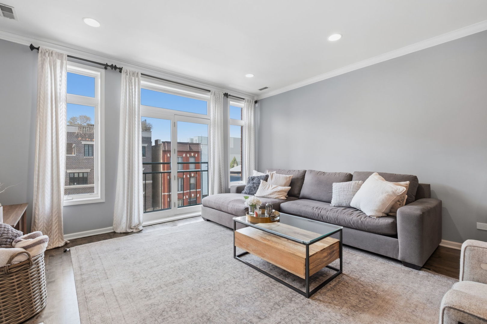 449 N Green Street Unit: 3S