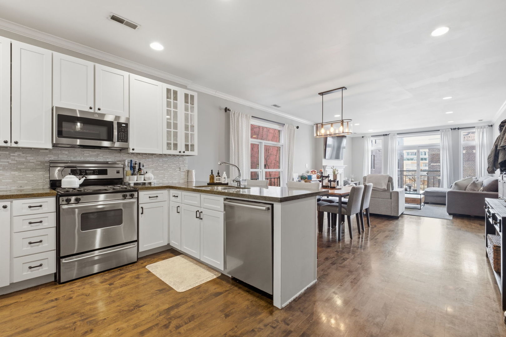 449 N Green Street Unit: 3S