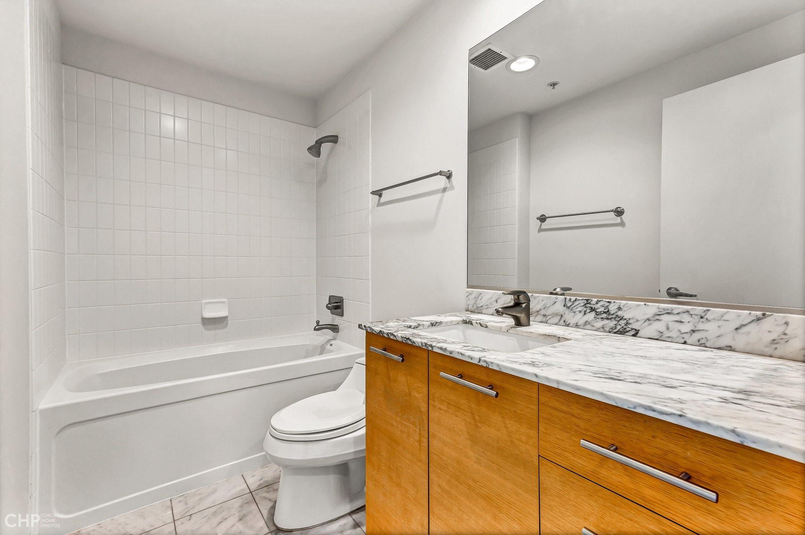 240 E Illinois Street Unit: 1001