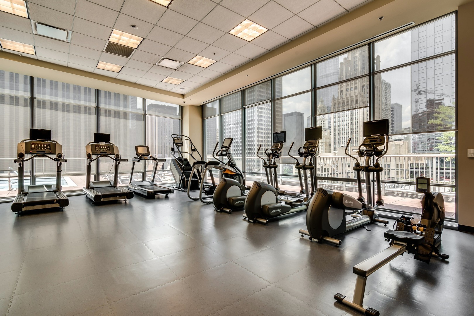 240 E Illinois Street Unit: 1001