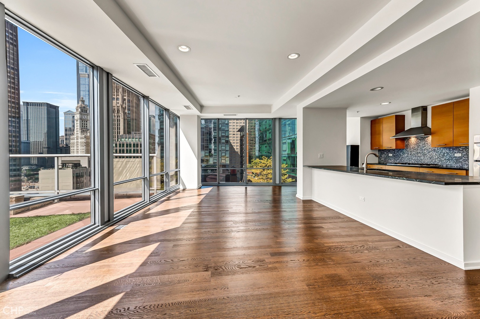 240 E Illinois Street Unit: 1001