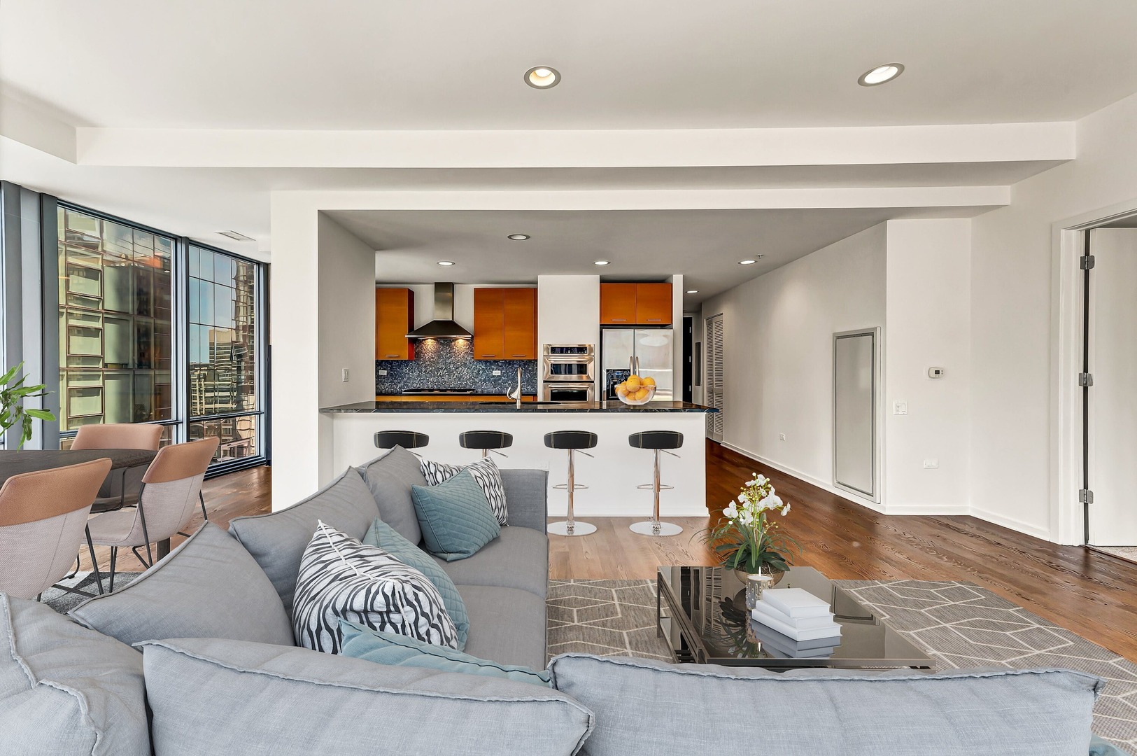 240 E Illinois Street Unit: 1001