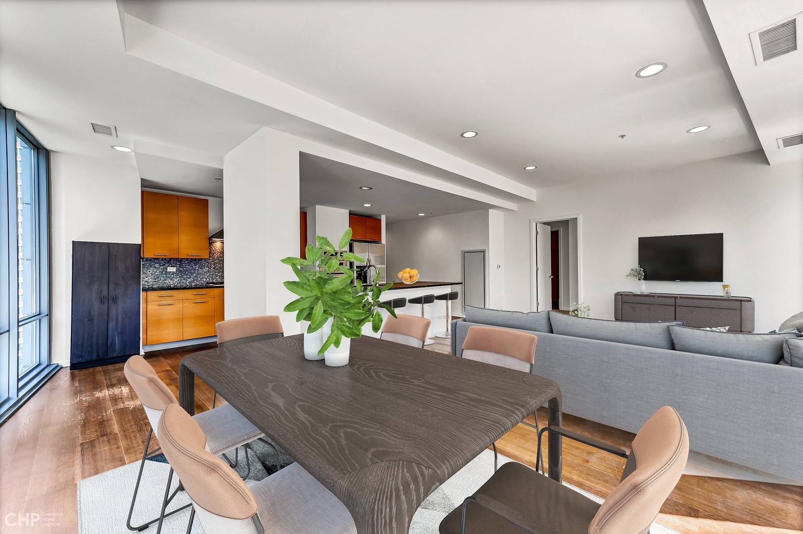 240 E Illinois Street Unit: 1001