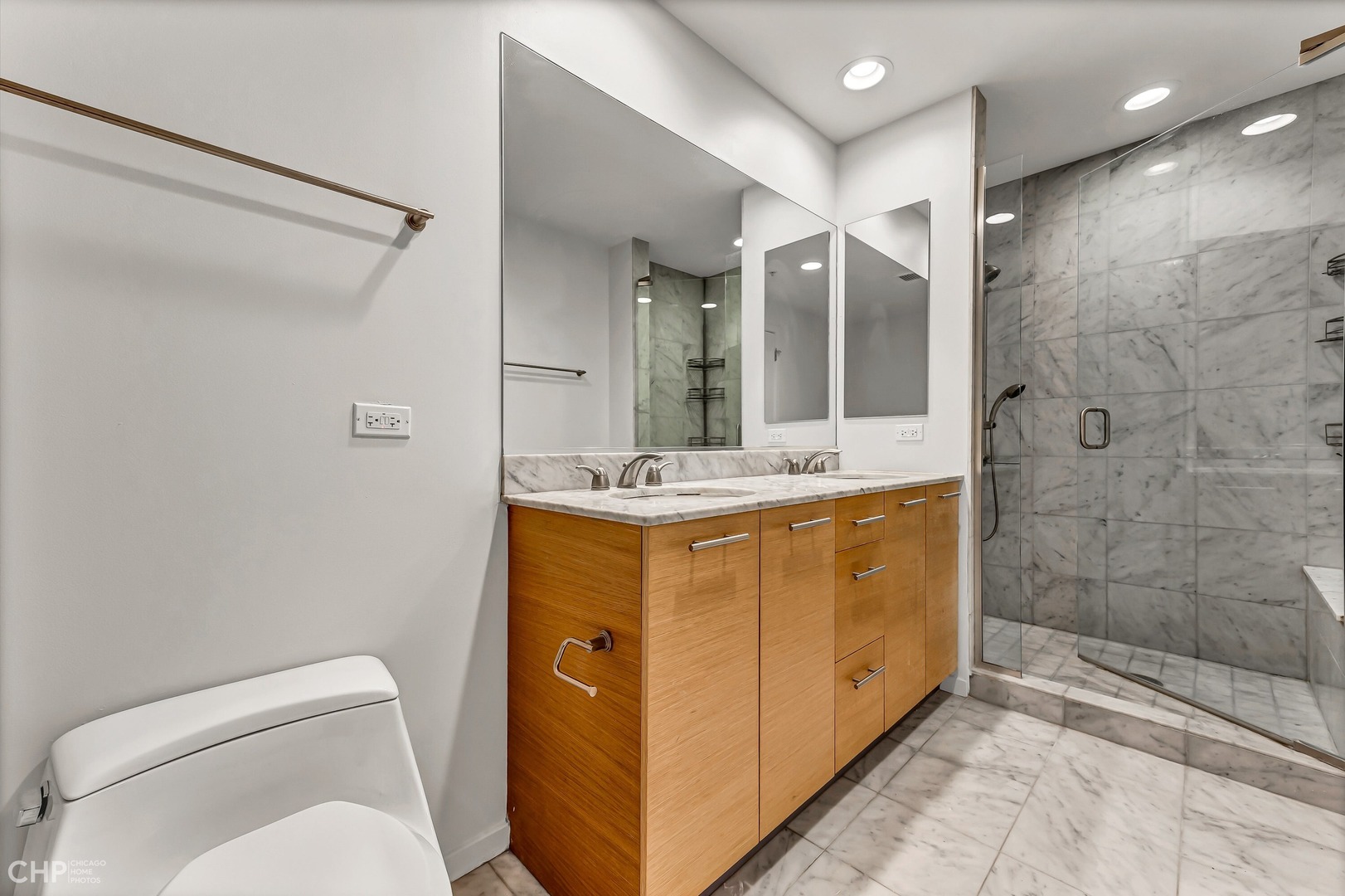 240 E Illinois Street Unit: 1001