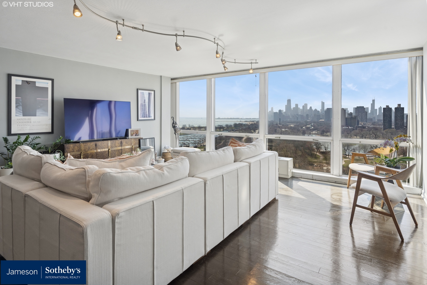 330 W Diversey Parkway Unit: 1907-09