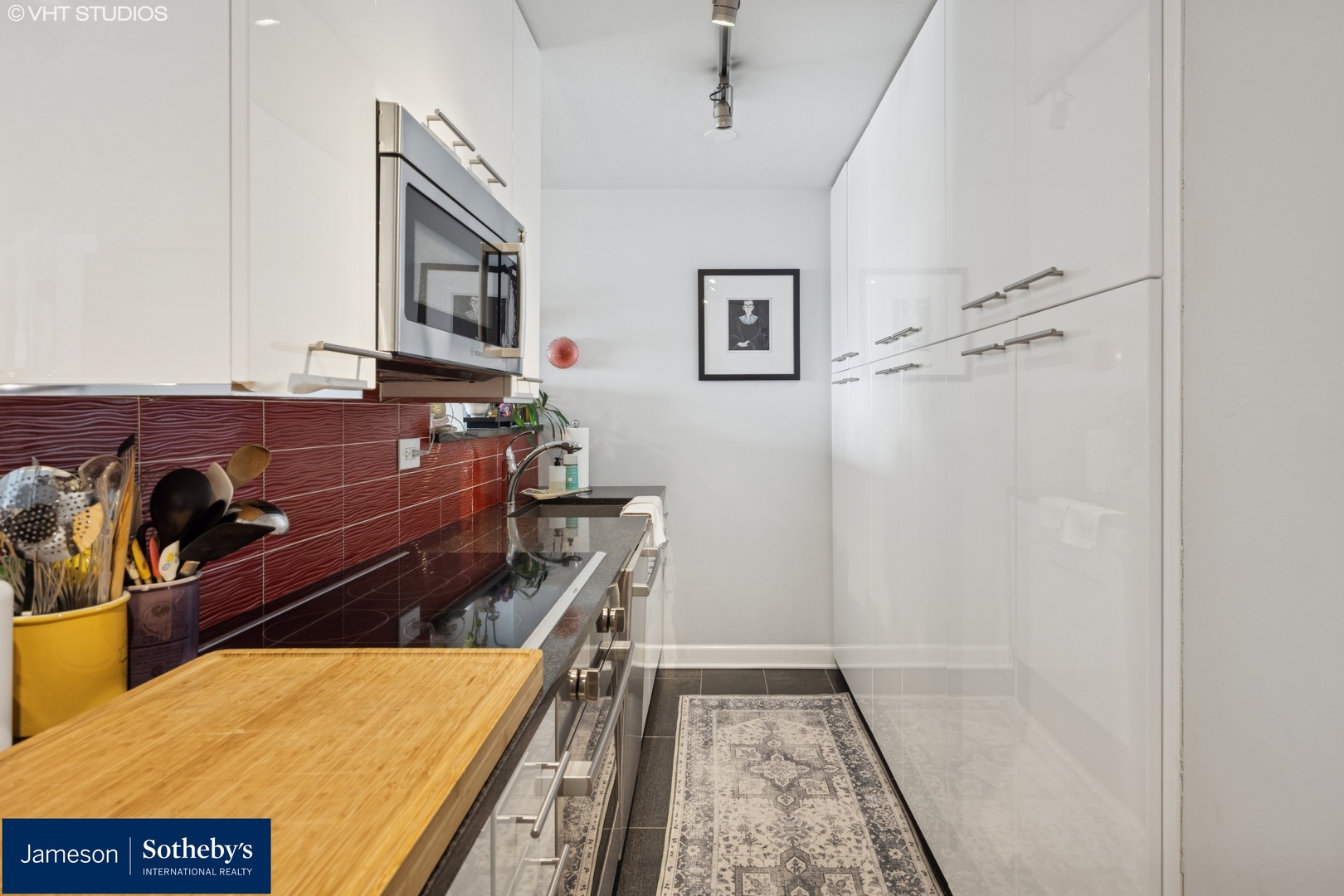 330 W Diversey Parkway Unit: 1907-09