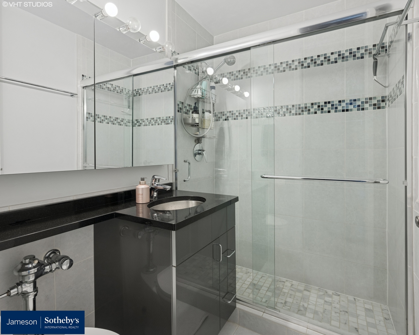 330 W Diversey Parkway Unit: 1907-09