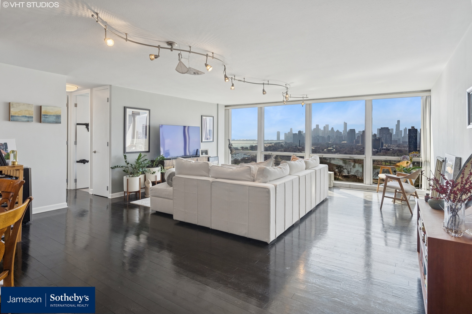 330 W Diversey Parkway Unit: 1907-09