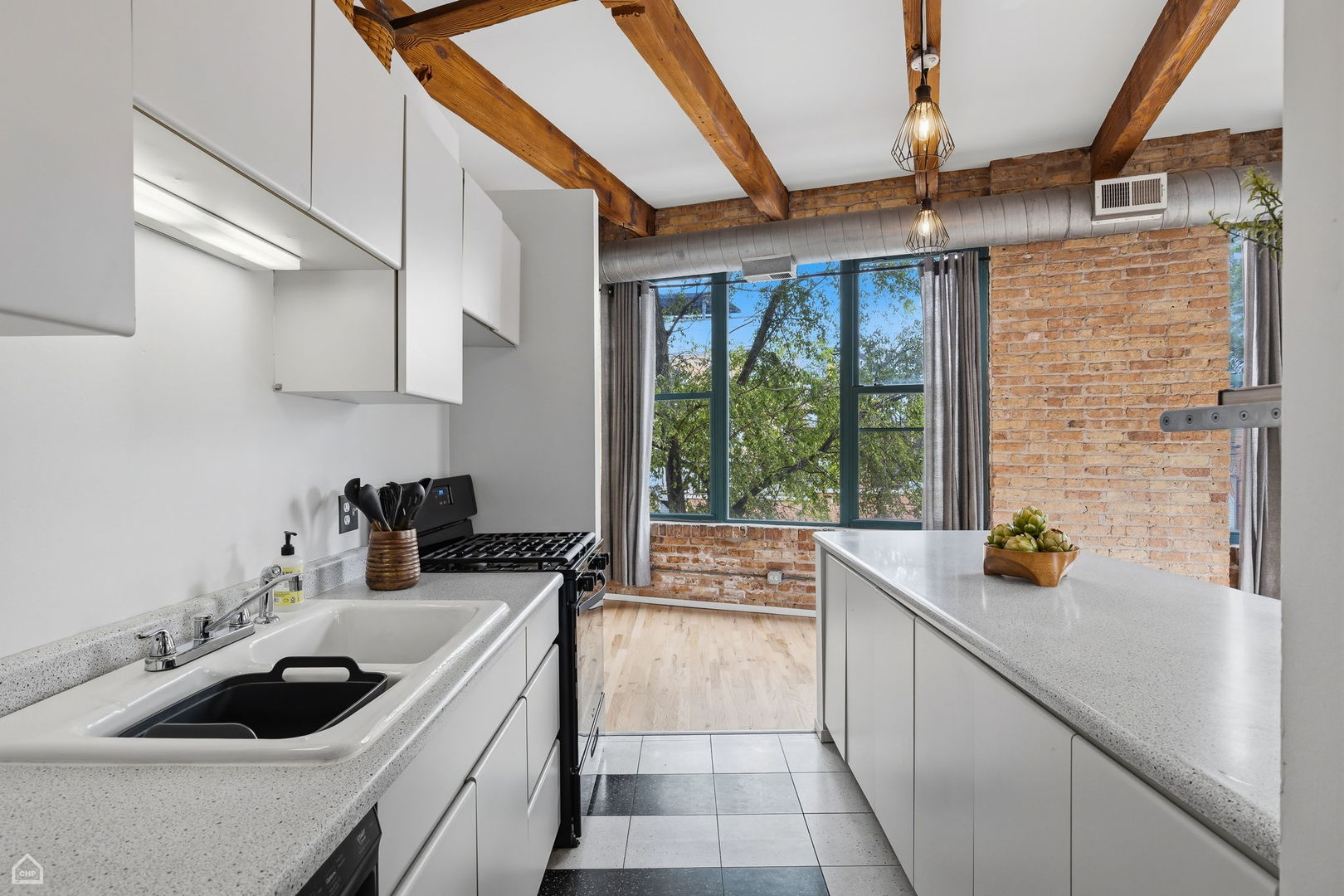 835 N Wood Street Unit: 103-203