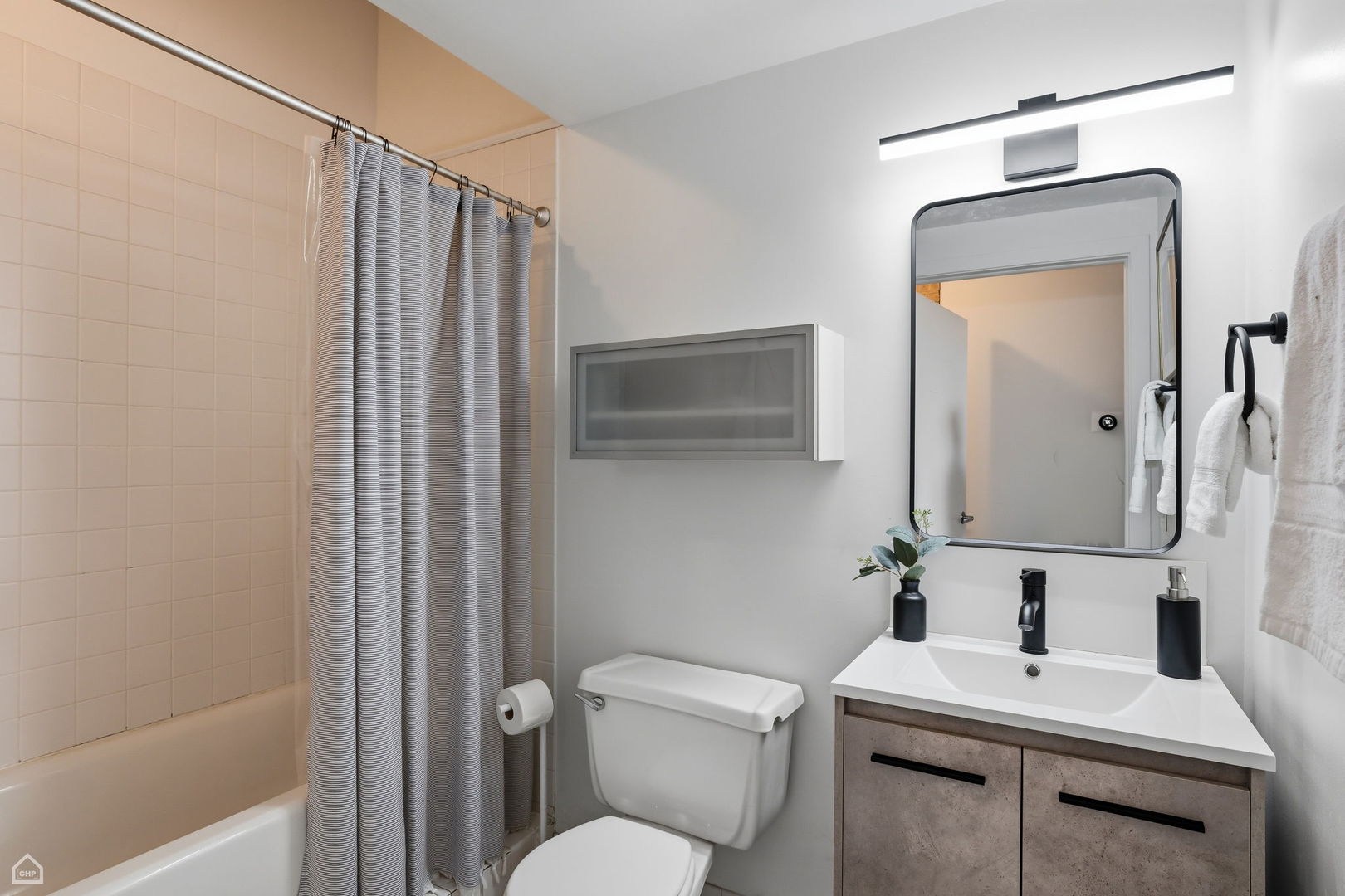 835 N Wood Street Unit: 103-203