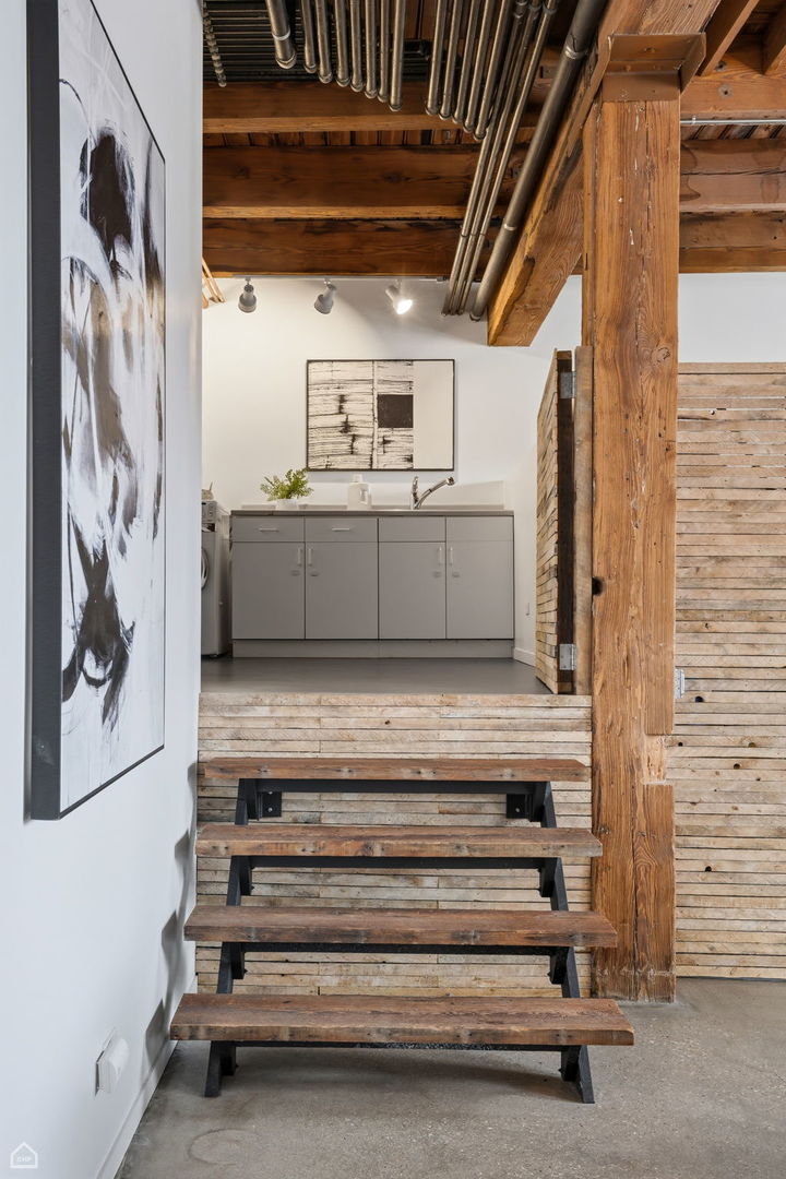 835 N Wood Street Unit: 103-203