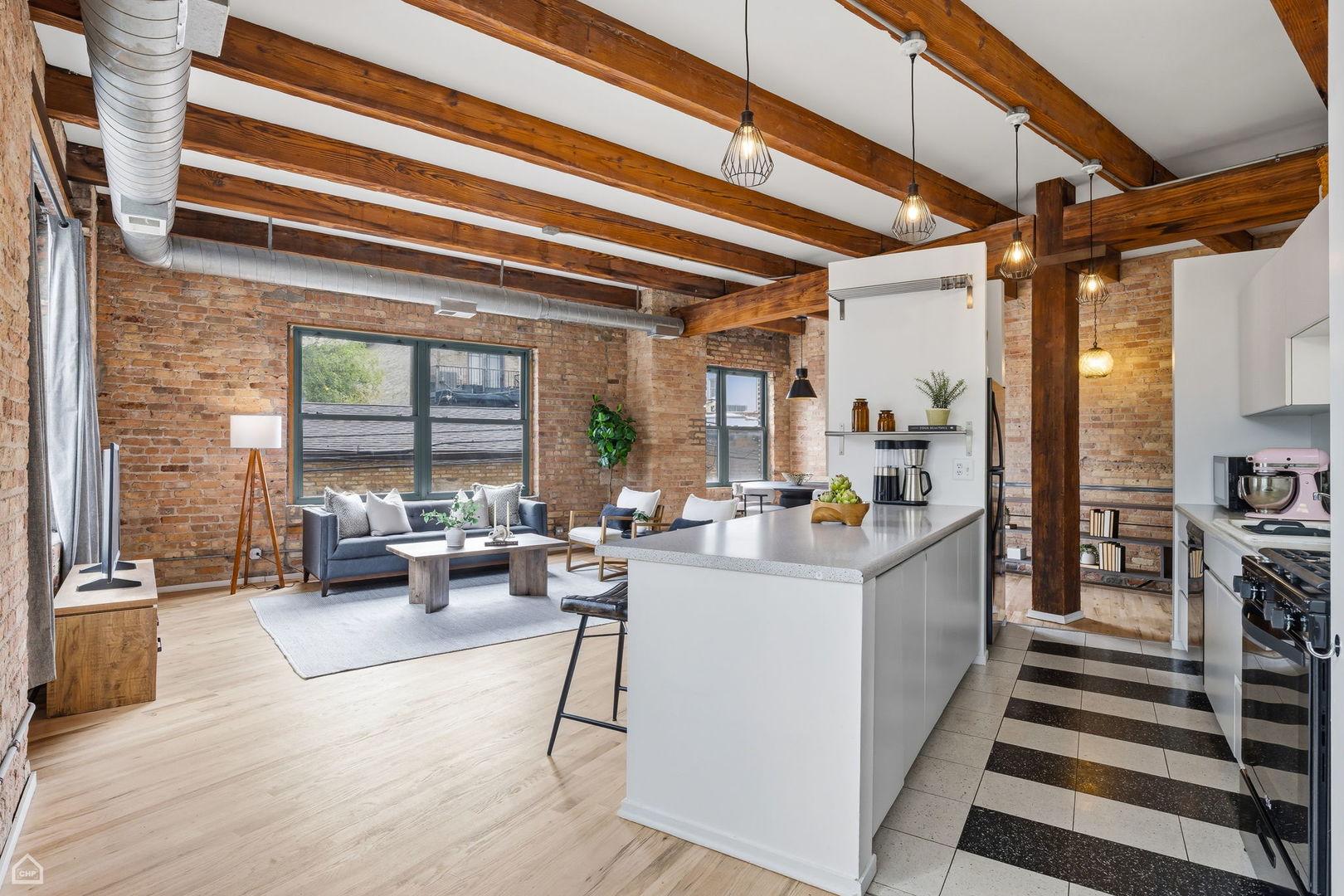 835 N Wood Street Unit: 103-203