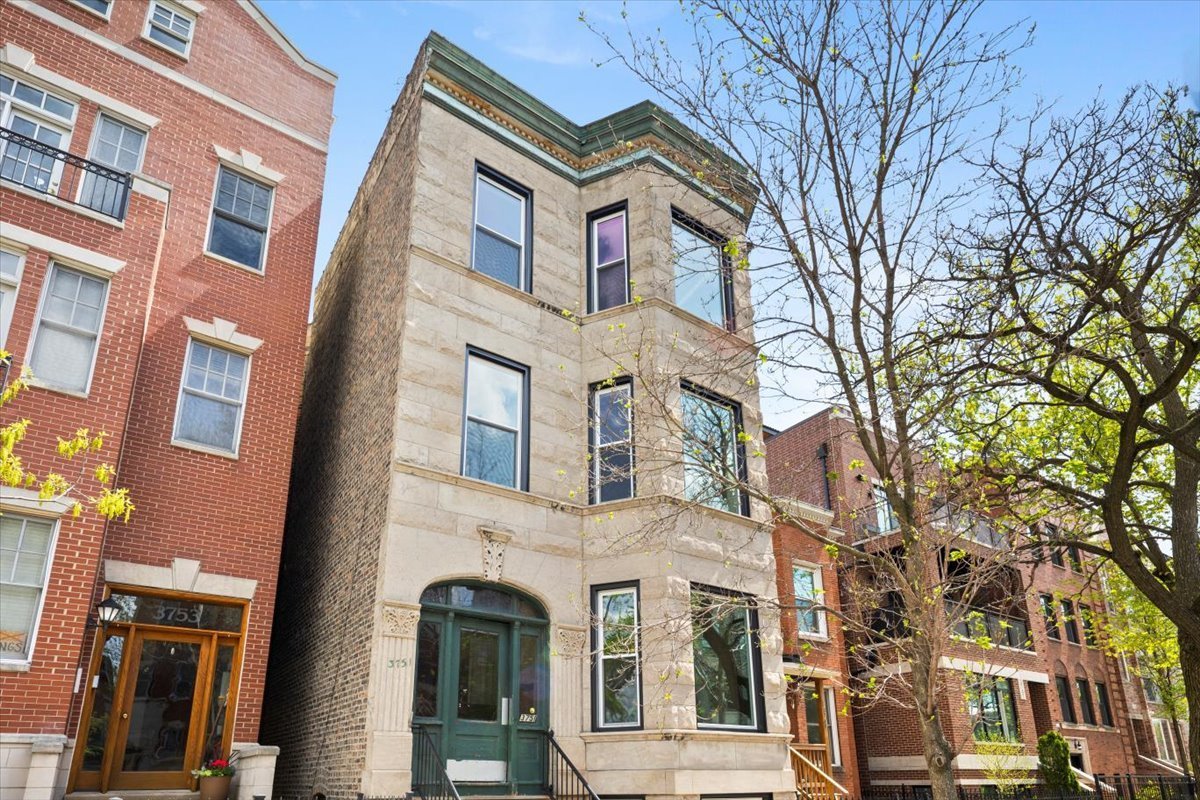3751 N Clifton Avenue Unit: 2