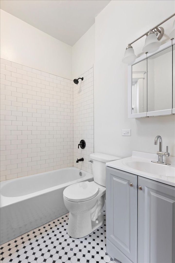 3751 N Clifton Avenue Unit: 2