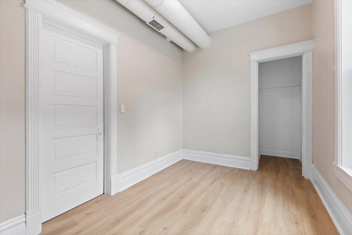 3751 N Clifton Avenue Unit: 2