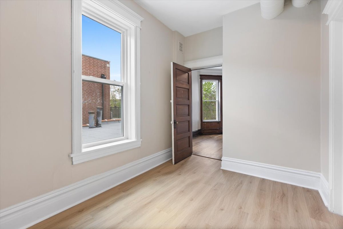 3751 N Clifton Avenue Unit: 2