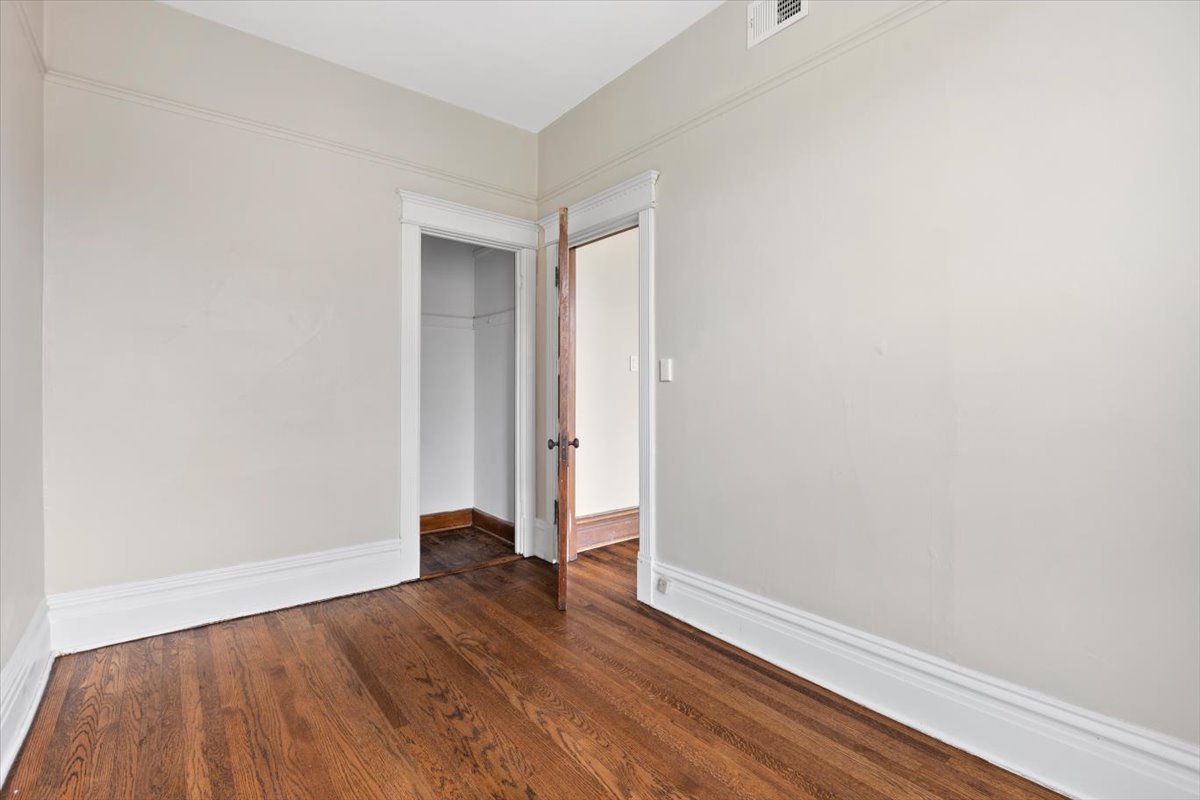 3751 N Clifton Avenue Unit: 2