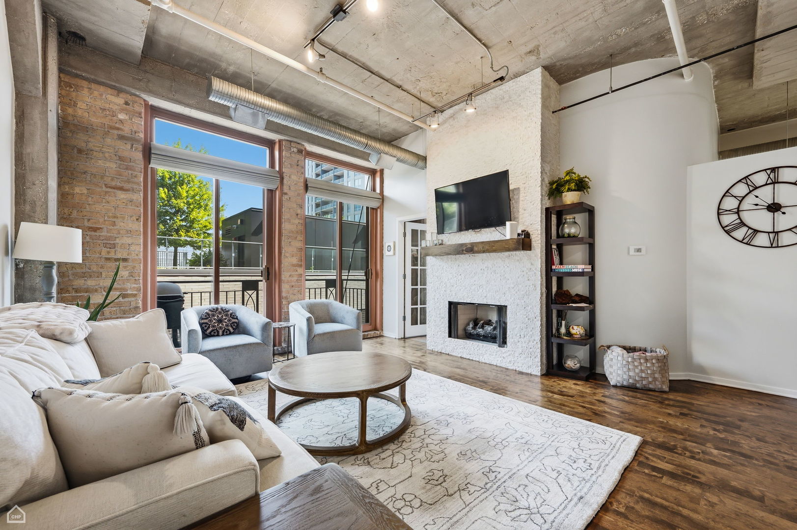 360 W Illinois Street Unit: 5C