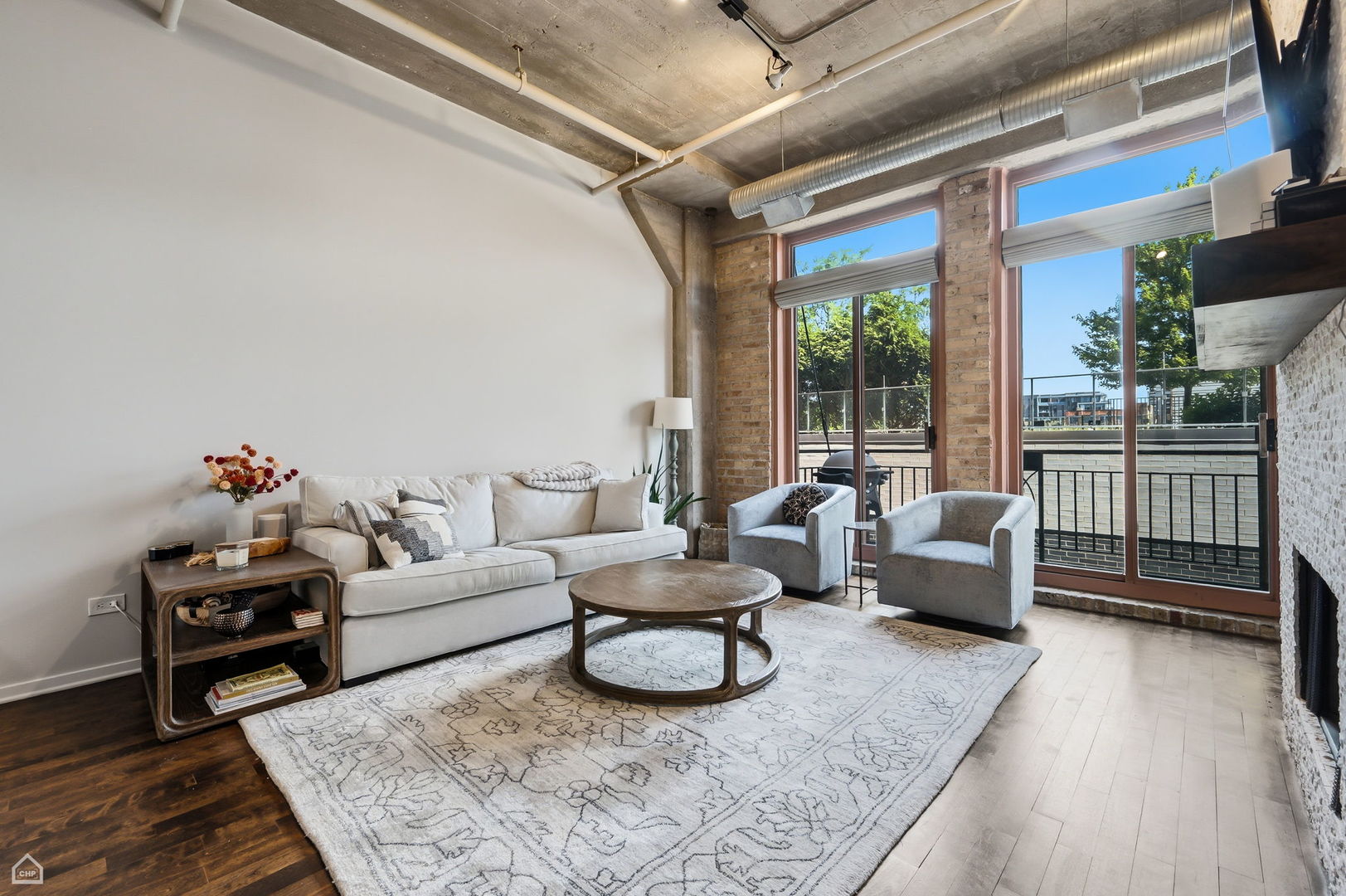360 W Illinois Street Unit: 5C