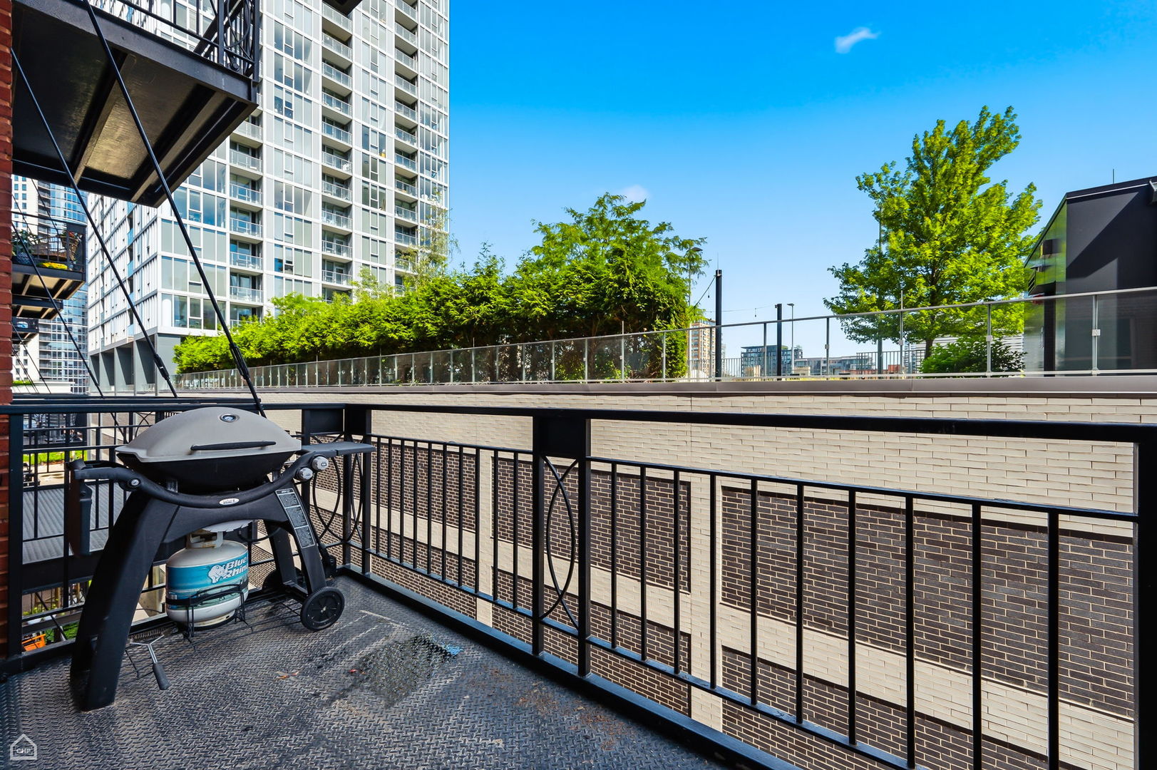 360 W Illinois Street Unit: 5C